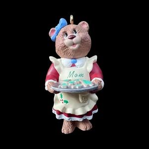 Hallmark Keepsake Ornament
"Mom" 25 Years Of Collecting Memories, 1998